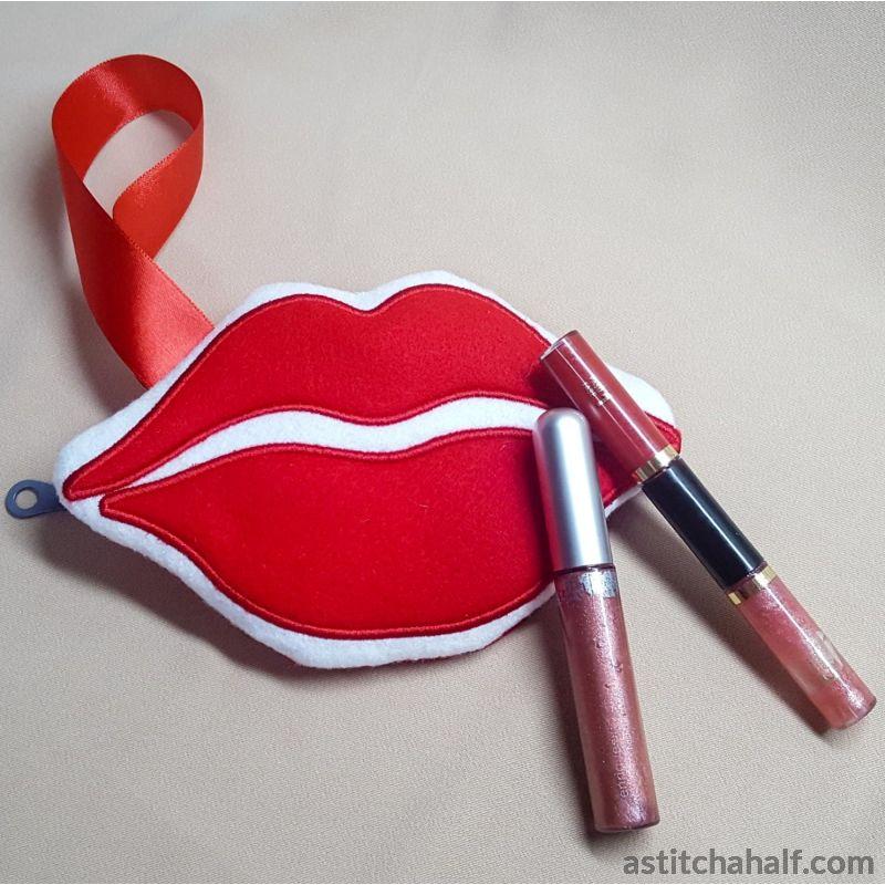 Luscious Lips Bag With ITH Zipper - aStitch aHalf