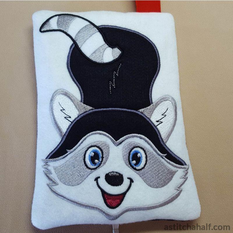 Raccoon Bag with ITH Zipper - aStitch aHalf
