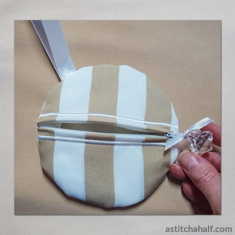 Roses My Darling with in the hoop Zipper Bag - aStitch aHalf