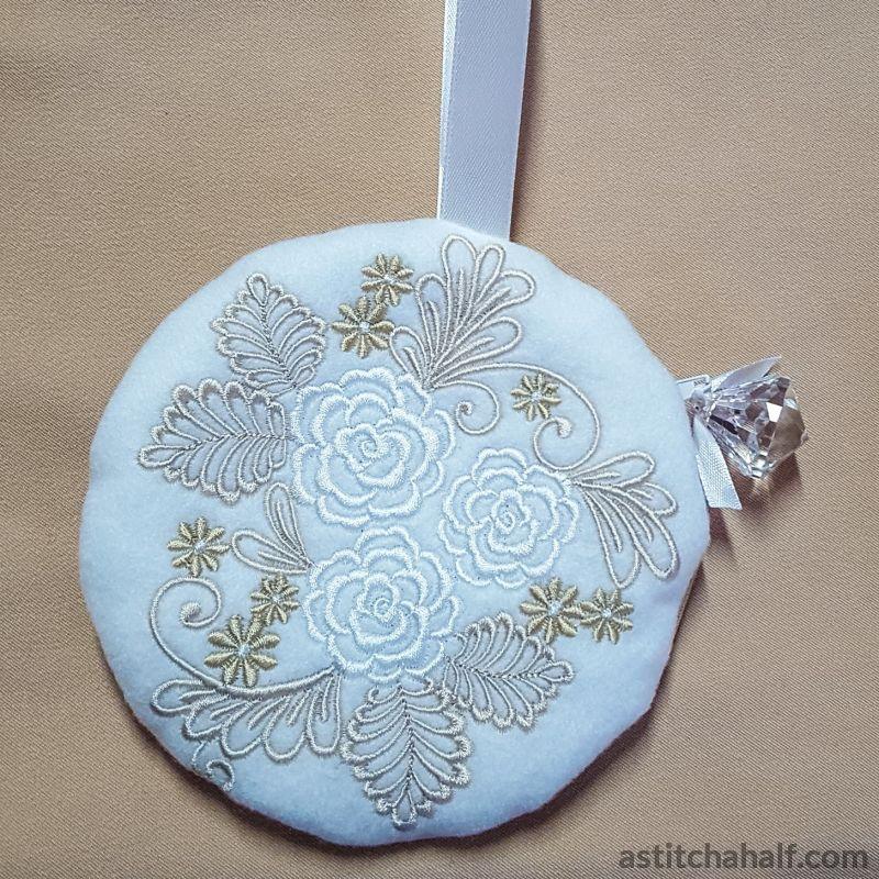 Roses My Darling with in the hoop Zipper Bag - aStitch aHalf