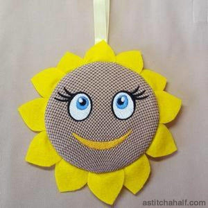 Sunflower Bag with ITH Zipper - aStitch aHalf