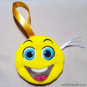 Surprised Emoji He Bag with in-the-hoop Zipper - aStitch aHalf
